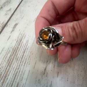 Amber Rose Ring – Adjustable Rhinestone Rose Design with Amber Stone